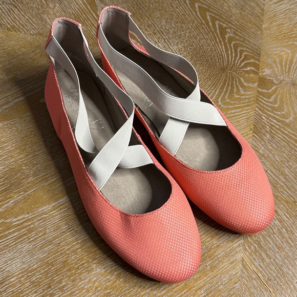 AEROSOLES Saturday Flats Coral and Cream Flats 9 - Picture 2 of 11